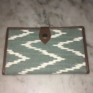 Sora Nomad Large Chevron Print Wallet - BNNT